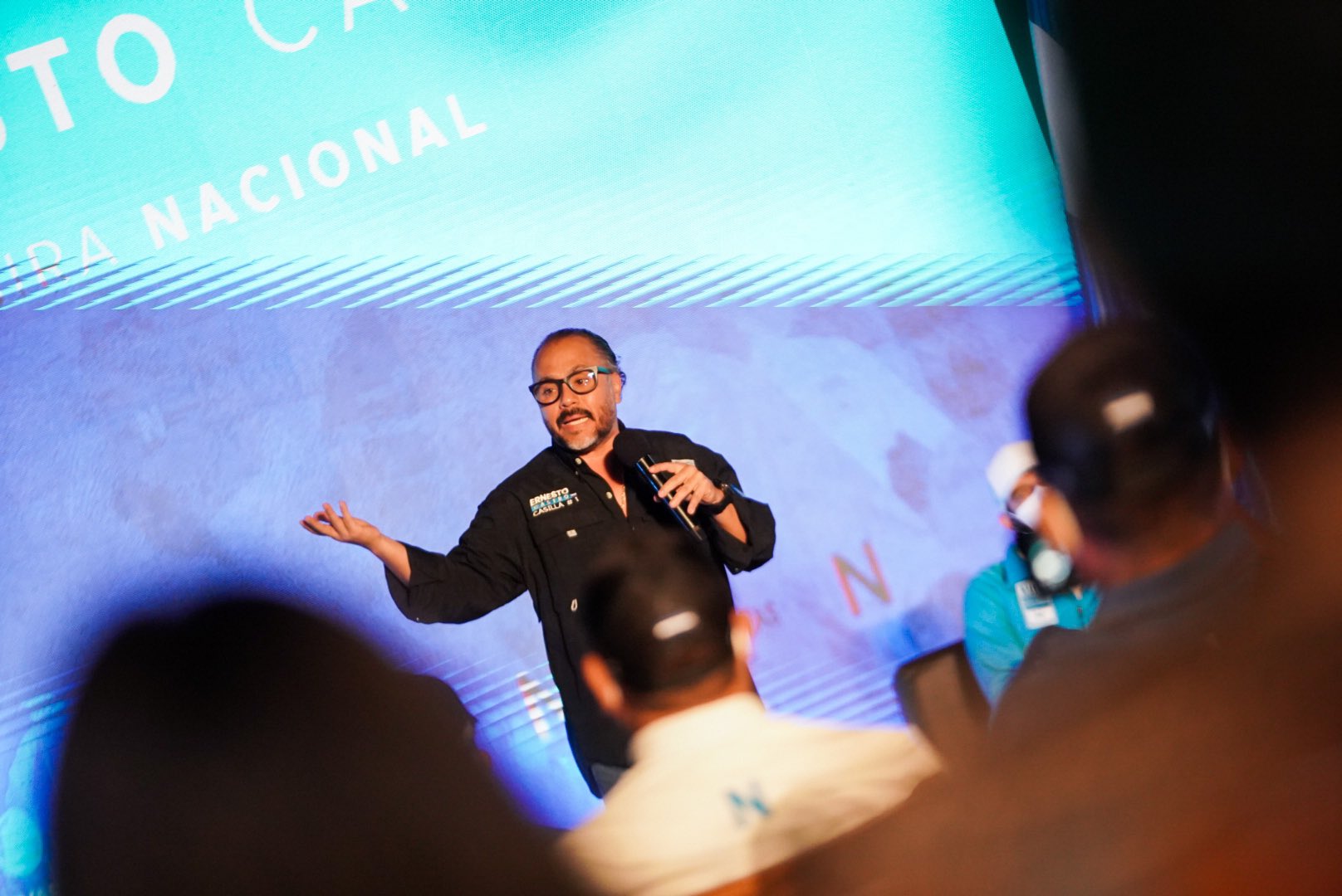 Ernesto Castro: "Estamos cada vez más cerca de terminar este oscuro período de ARENA y el FMLN" estamos-cada-vez-mas-cerca-de-terminar-este-oscuro-periodo-de-arena-y-el-fmln